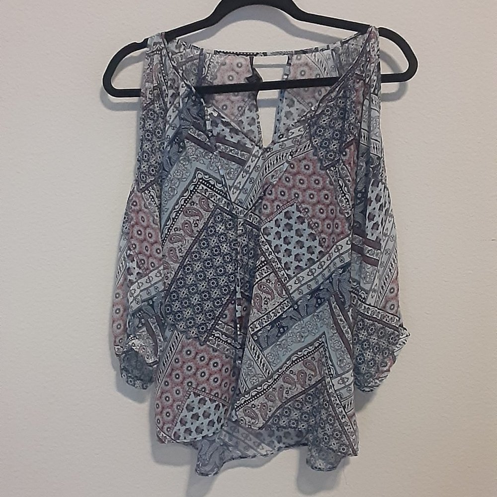 By and by cold shoulder blouse M